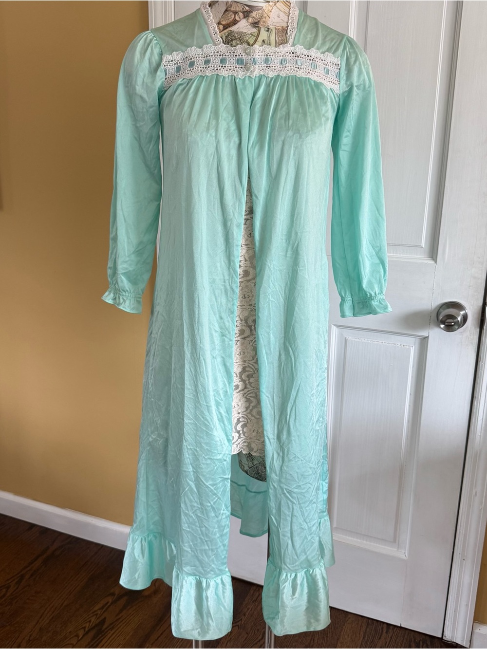 Her Majesty Vintage Made In USA Sky Blue Long Nightgown Robe Lace Trim 10